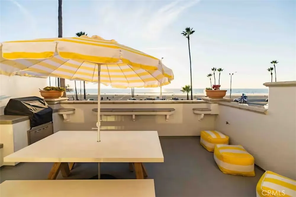 2202 W Oceanfront Newport Beach, CA 92663