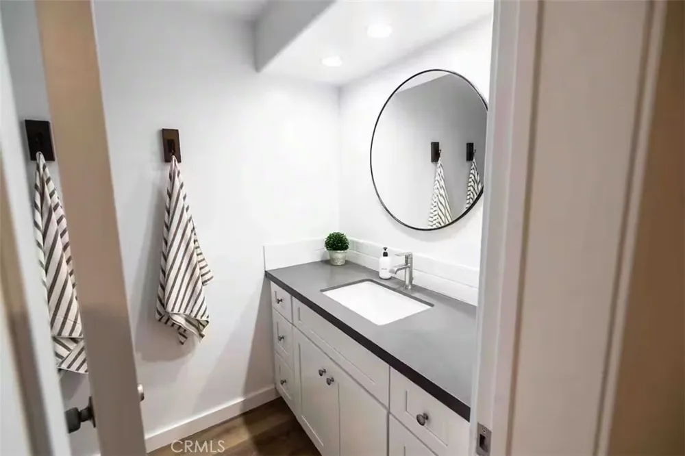 2202 W Oceanfront Newport Beach, CA 92663