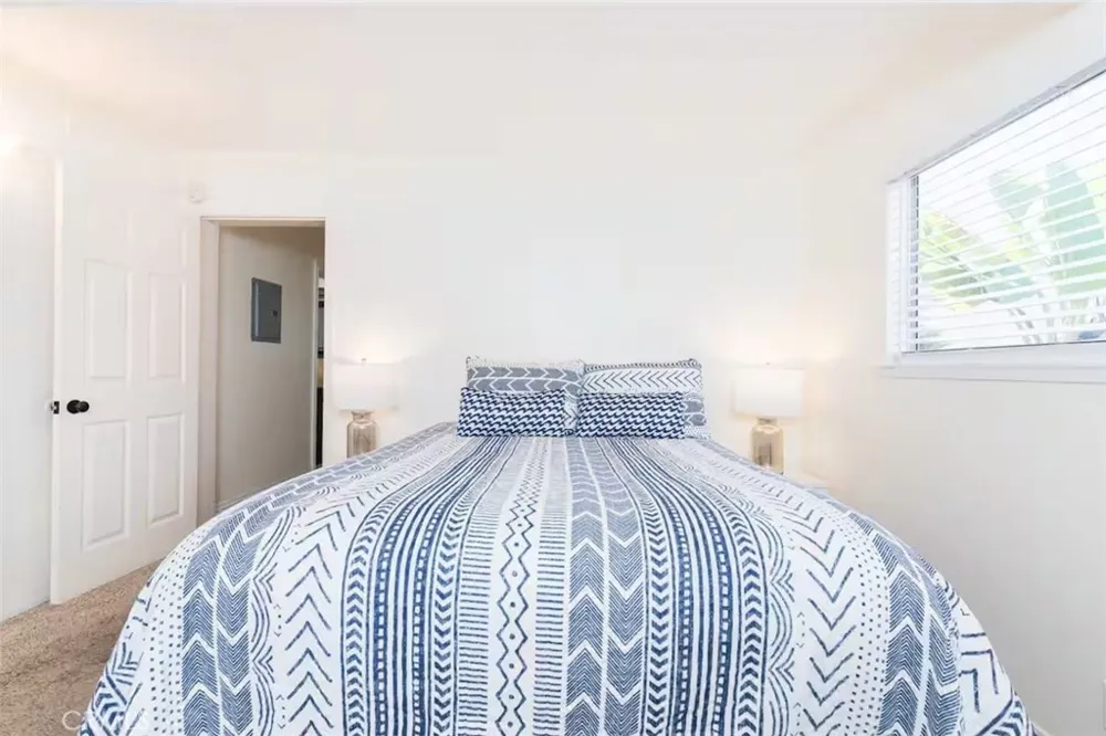 2202 W Oceanfront Newport Beach, CA 92663
