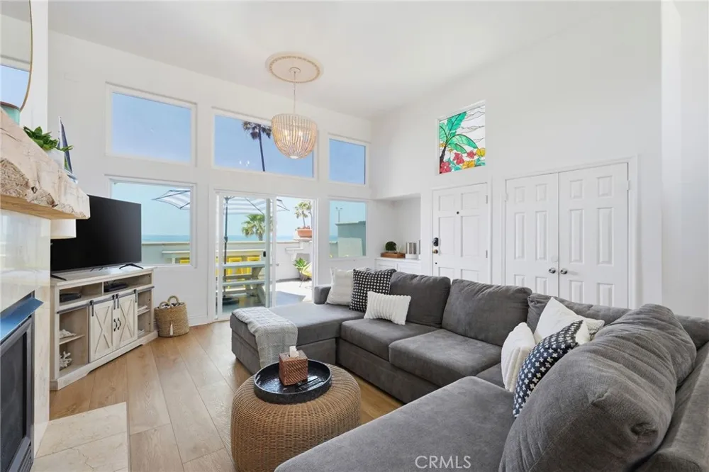 2202 W Oceanfront Newport Beach, CA 92663