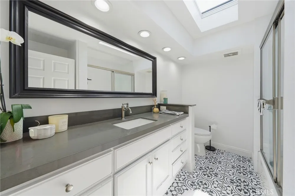 2202 W Oceanfront Newport Beach, CA 92663