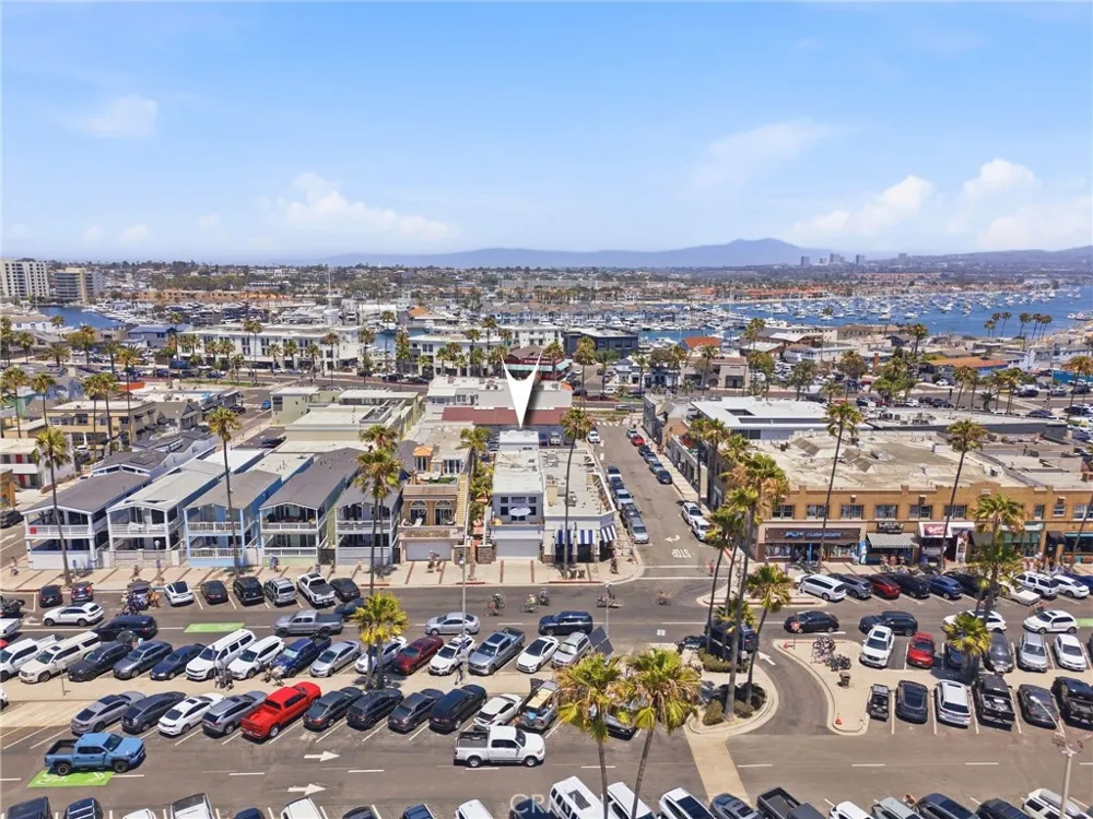 2202 W Oceanfront Newport Beach, CA 92663