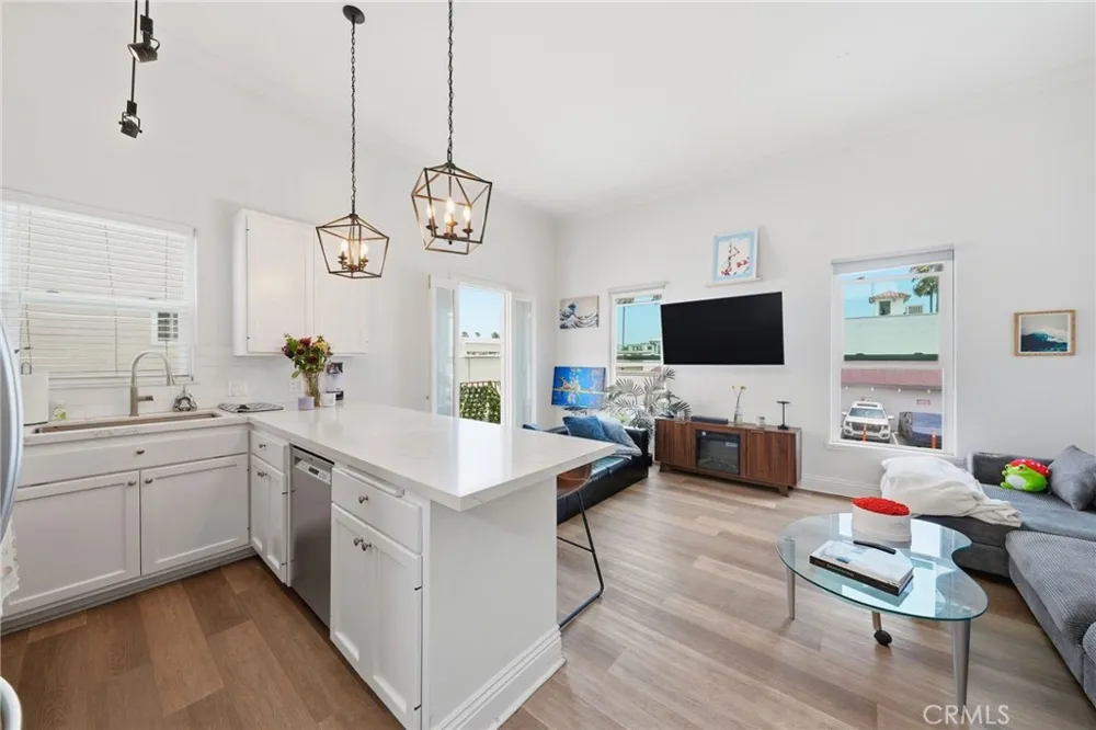 2202 W Oceanfront Newport Beach, CA 92663