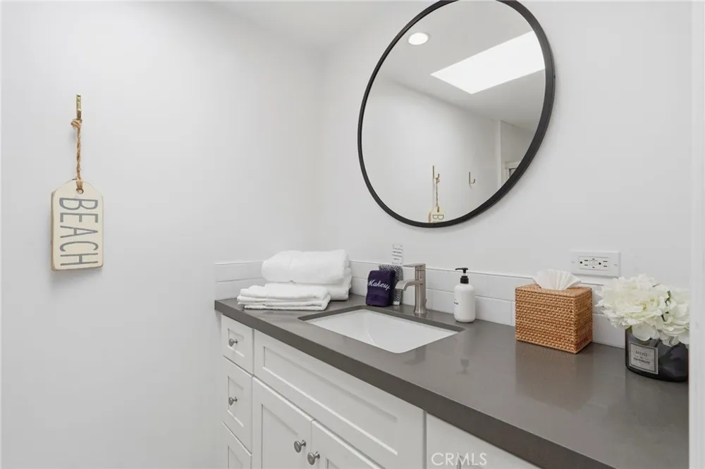 2202 W Oceanfront Newport Beach, CA 92663