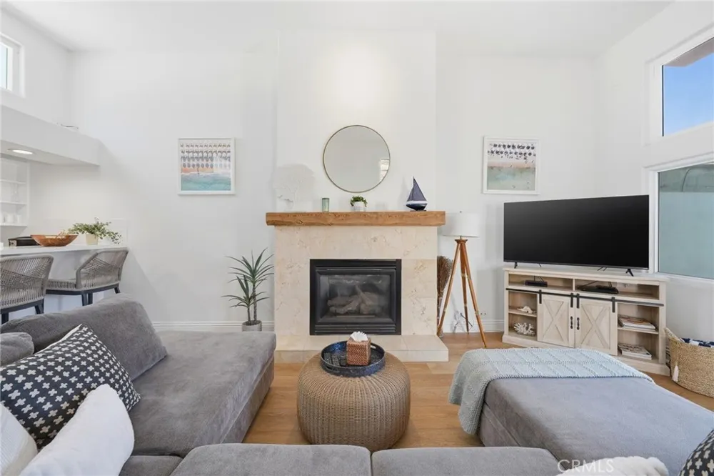 2202 W Oceanfront Newport Beach, CA 92663