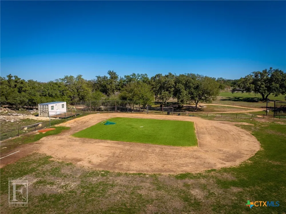 1221 Brushy Cove New Braunfels, TX 78132