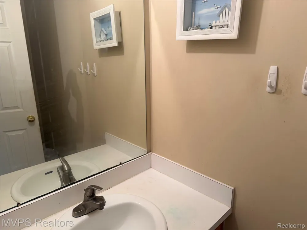 840 Andover Woods Drive Fenton City, MI 48430