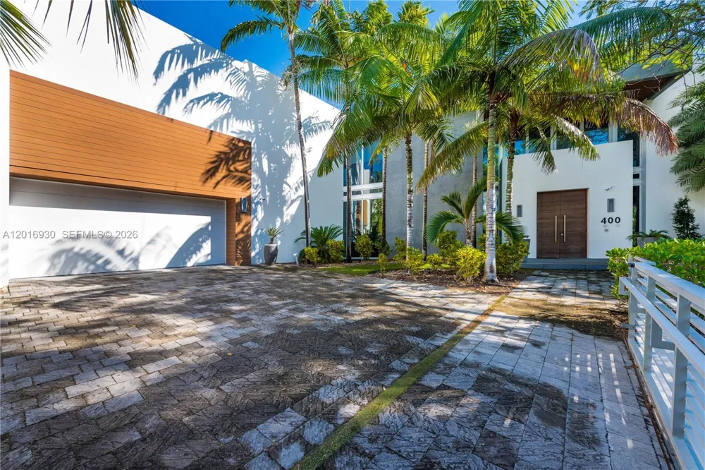 400 Tamarind Dr Hallandale Beach, FL 33009