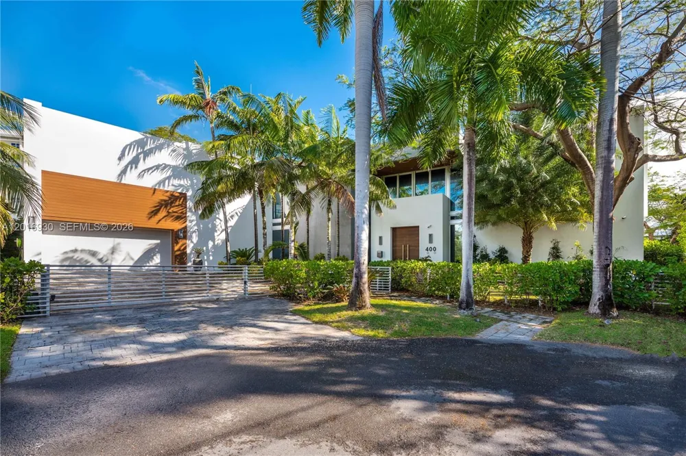 400 Tamarind Dr Hallandale Beach, FL 33009
