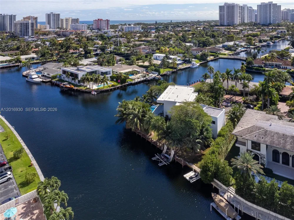 400 Tamarind Dr Hallandale Beach, FL 33009