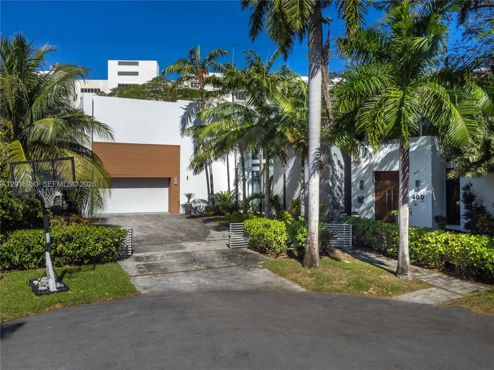 400 Tamarind Dr Hallandale Beach, FL 33009
