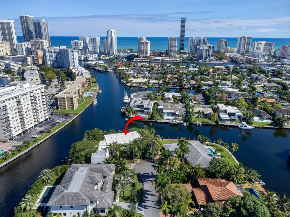 400 Tamarind Dr Hallandale Beach, FL 33009