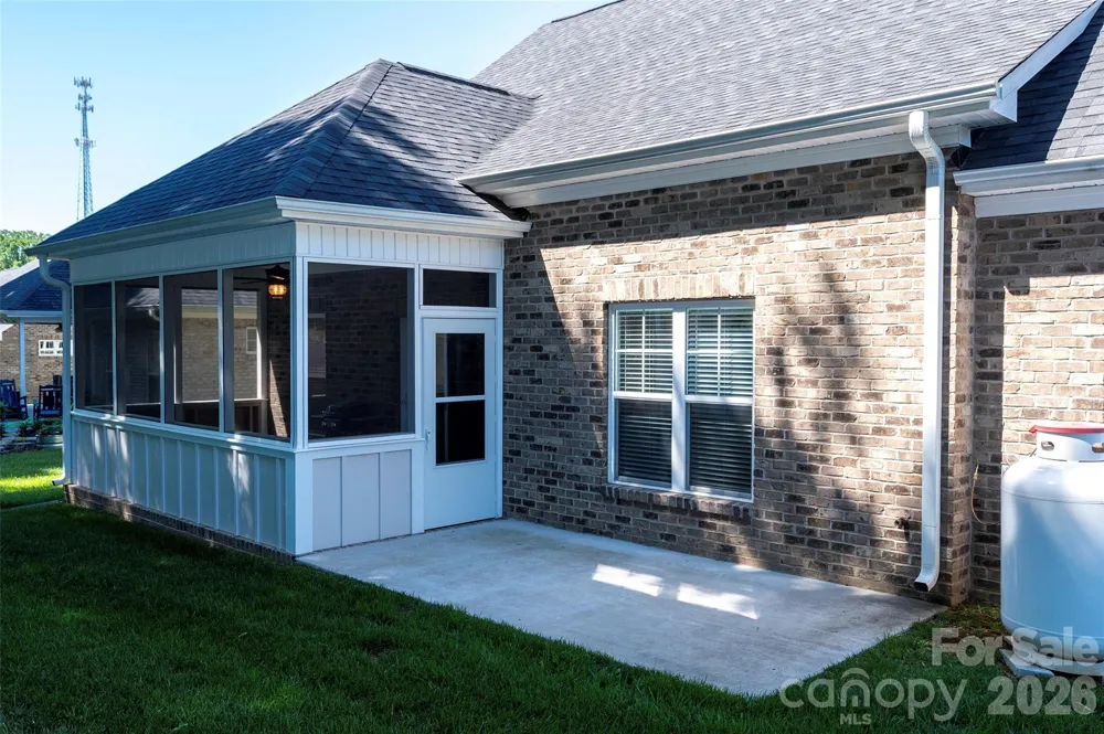 438 Fernwood Drive Yadkinville, NC 27055