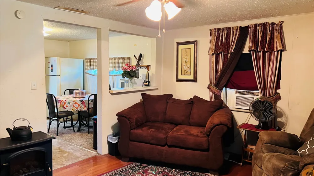 613 Hilltop Drive Tool, TX 75143