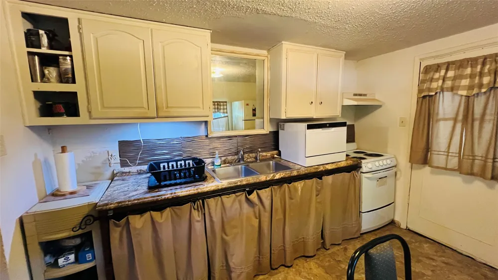 613 Hilltop Drive Tool, TX 75143