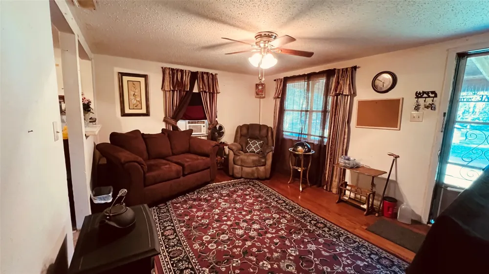 613 Hilltop Drive Tool, TX 75143