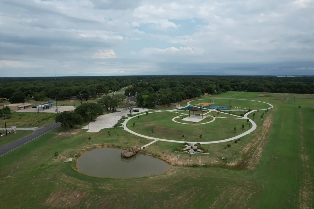 613 Hilltop Drive Tool, TX 75143
