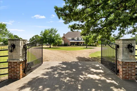 5900 Kings Creek Drive