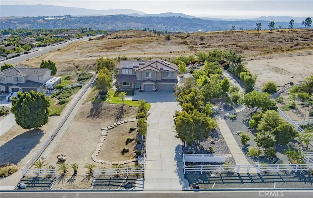 17465 Fairbreeze Riverside, CA 92504