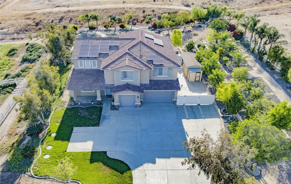 17465 Fairbreeze Riverside, CA 92504