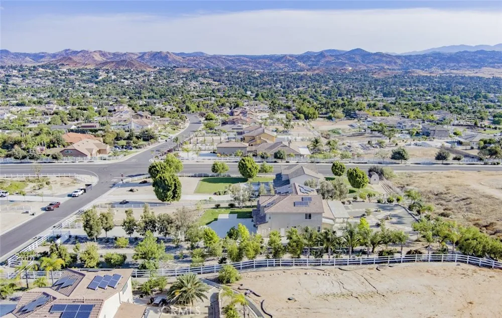 17465 Fairbreeze Riverside, CA 92504