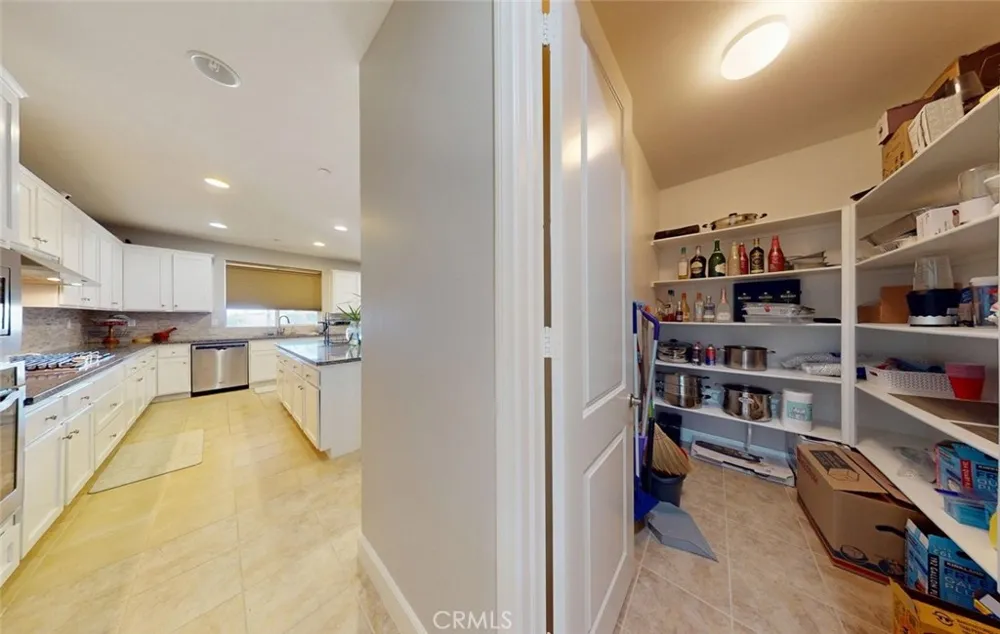 17465 Fairbreeze Riverside, CA 92504