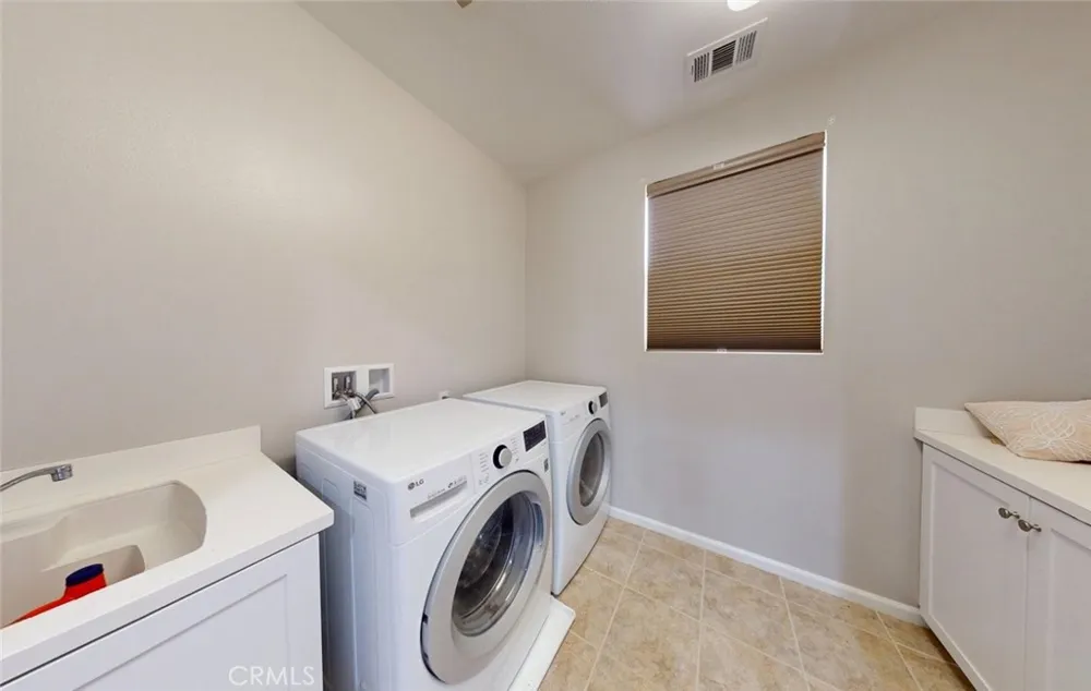 17465 Fairbreeze Riverside, CA 92504
