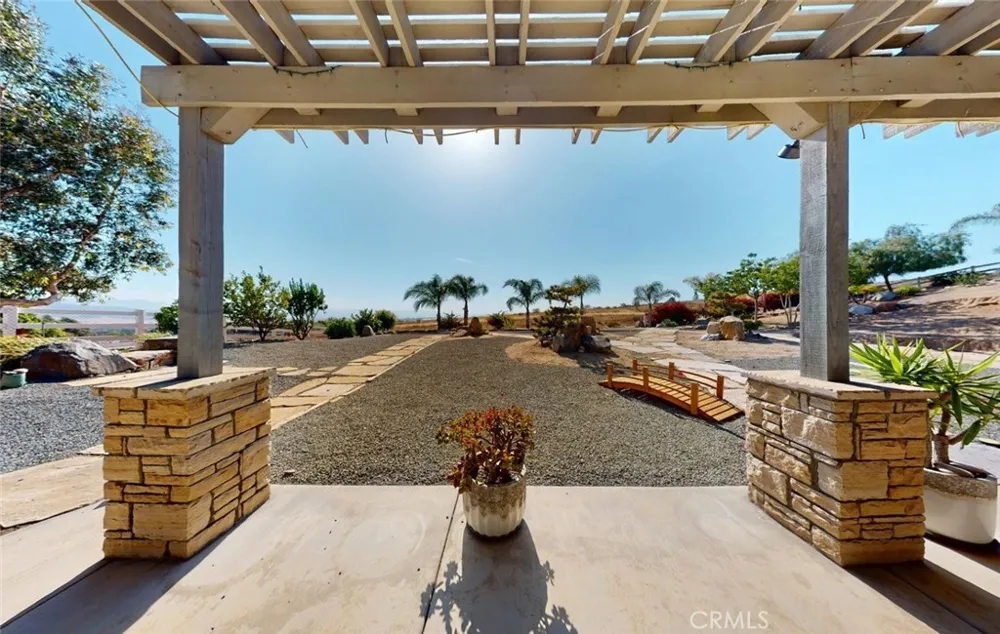 17465 Fairbreeze Riverside, CA 92504