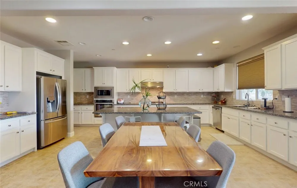 17465 Fairbreeze Riverside, CA 92504