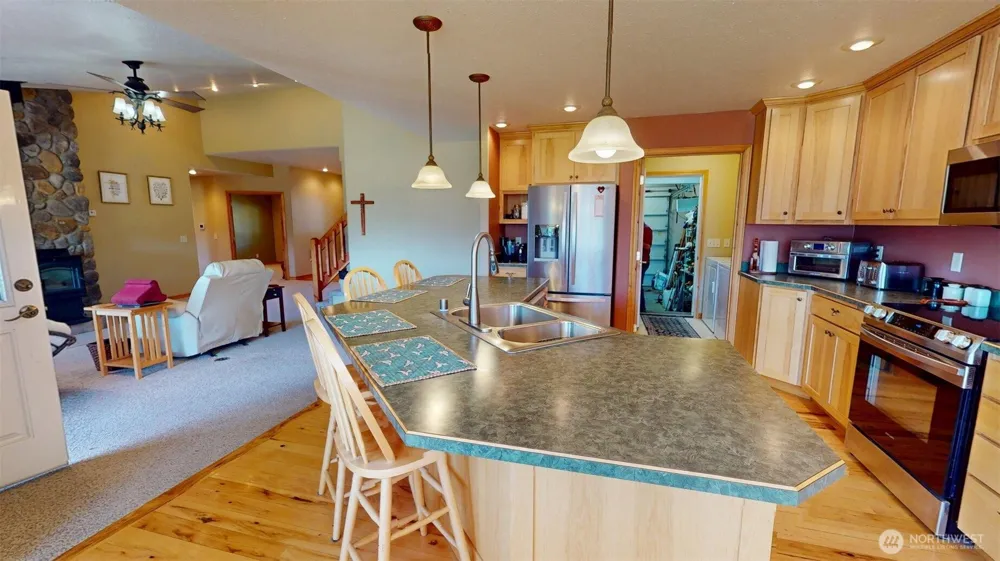 37 No Name Rd Oroville, WA 98855