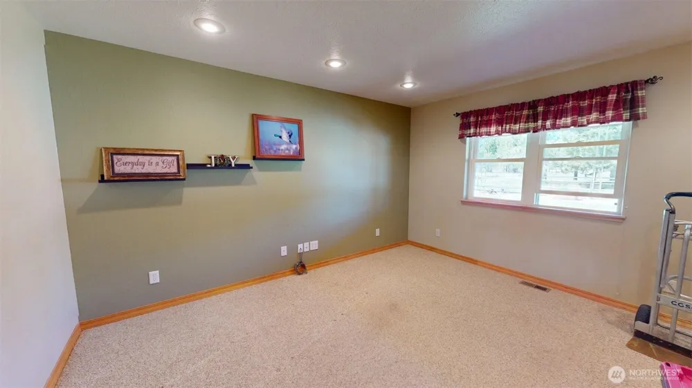 37 No Name Rd Oroville, WA 98855