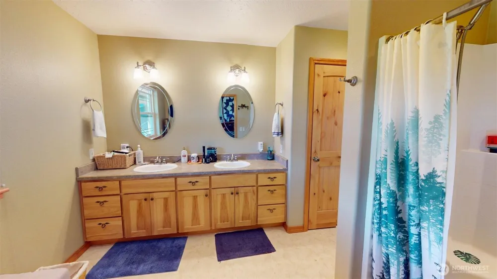 37 No Name Rd Oroville, WA 98855