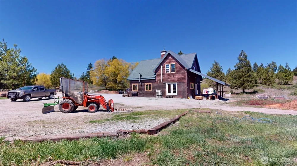 37 No Name Rd Oroville, WA 98855
