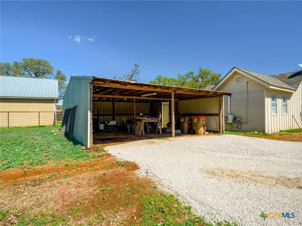 103 N Avenue Q Johnson City, TX 78636