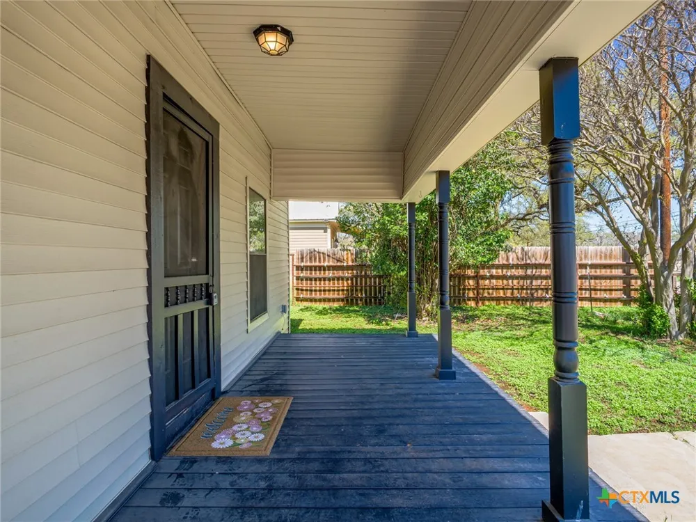 103 N Avenue Q Johnson City, TX 78636