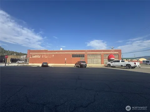 200 E 1st Street