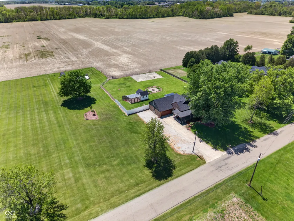757 E 1000 Alexandria, IN 46001