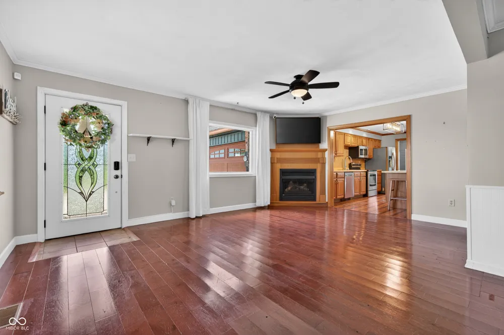 757 E 1000 Alexandria, IN 46001