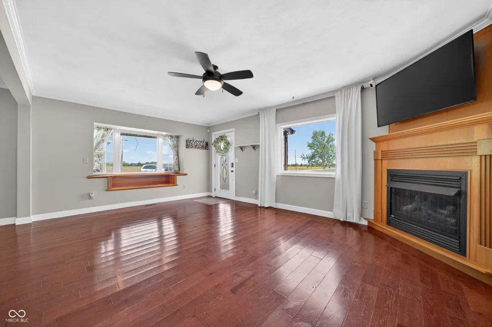 757 E 1000 Alexandria, IN 46001