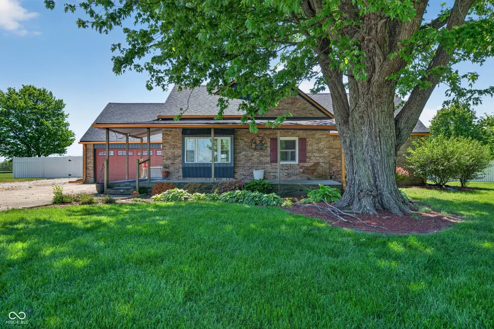 757 E 1000 Alexandria, IN 46001