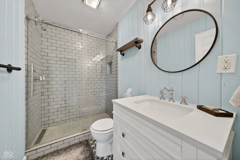 757 E 1000 Alexandria, IN 46001