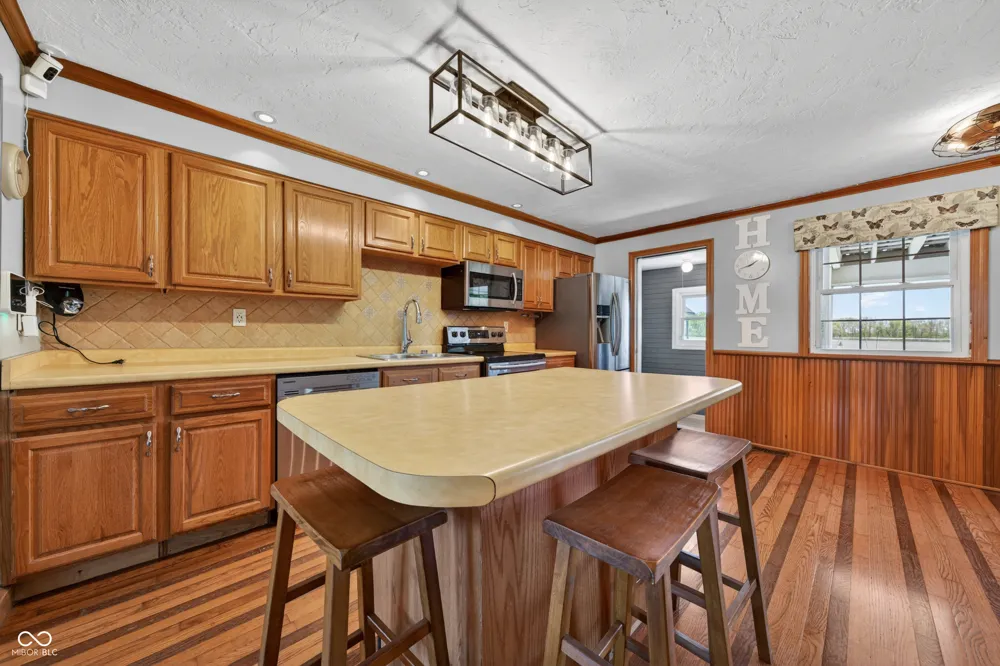 757 E 1000 Alexandria, IN 46001