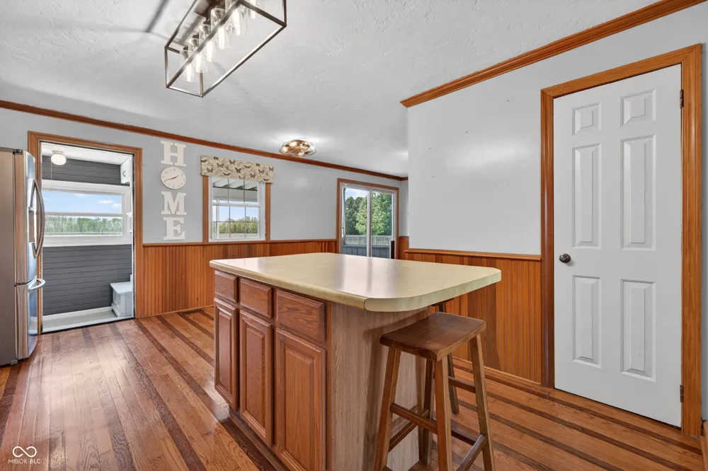 757 E 1000 Alexandria, IN 46001