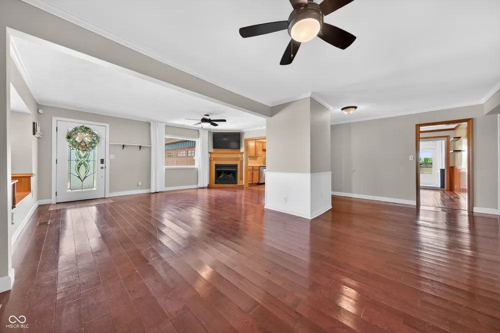757 E 1000 Alexandria, IN 46001