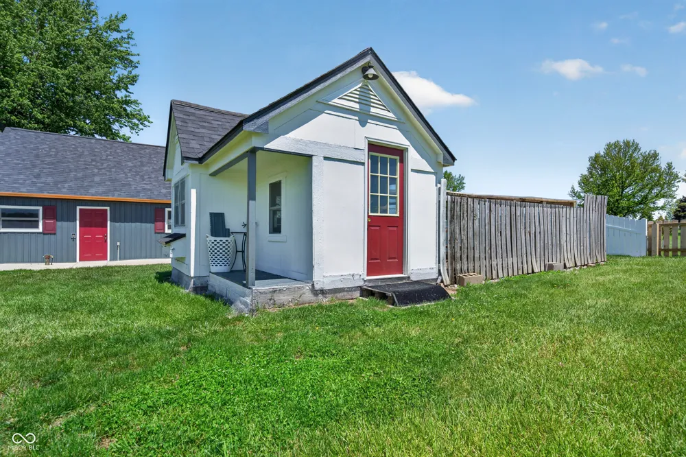 757 E 1000 Alexandria, IN 46001