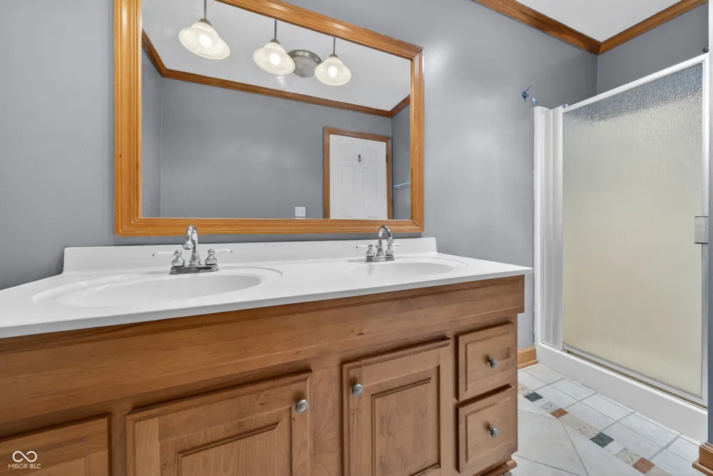 757 E 1000 Alexandria, IN 46001