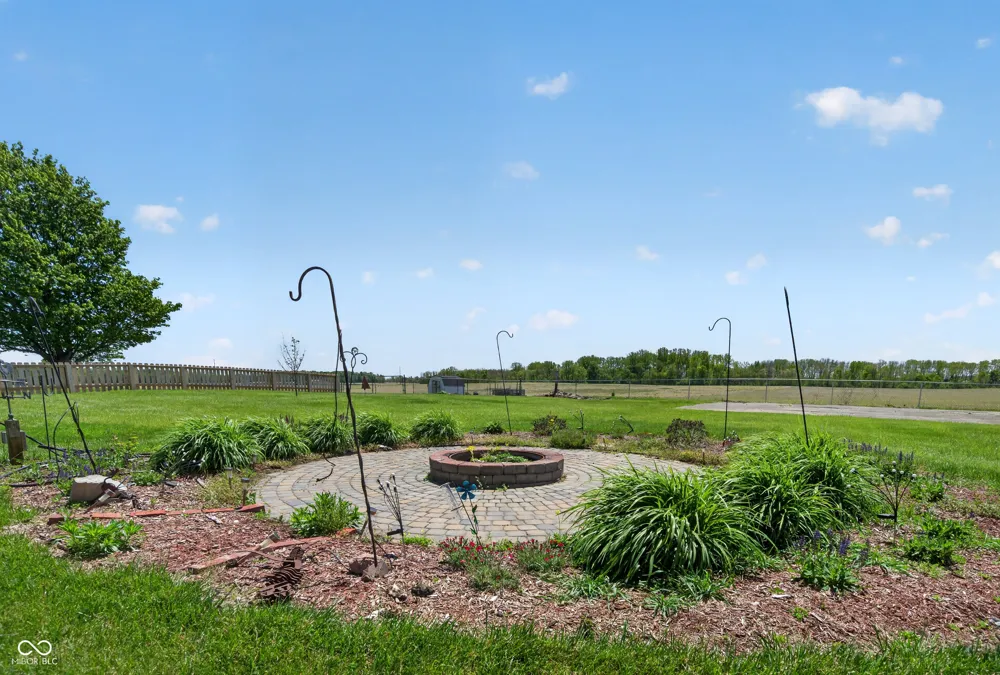 757 E 1000 Alexandria, IN 46001