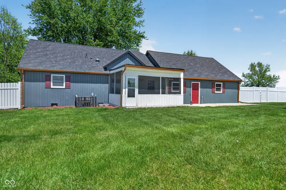 757 E 1000 Alexandria, IN 46001