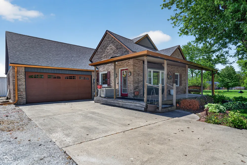 757 E 1000 Alexandria, IN 46001