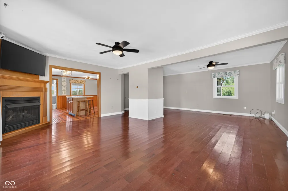 757 E 1000 Alexandria, IN 46001
